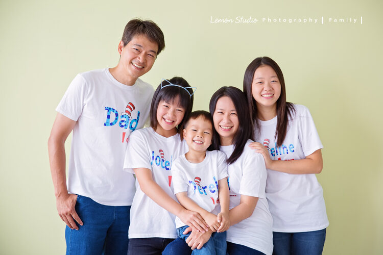從美國回台的Angeliue &Jocelyu & Derek一家人來拍家庭攝影，這是一家五口的合照！
