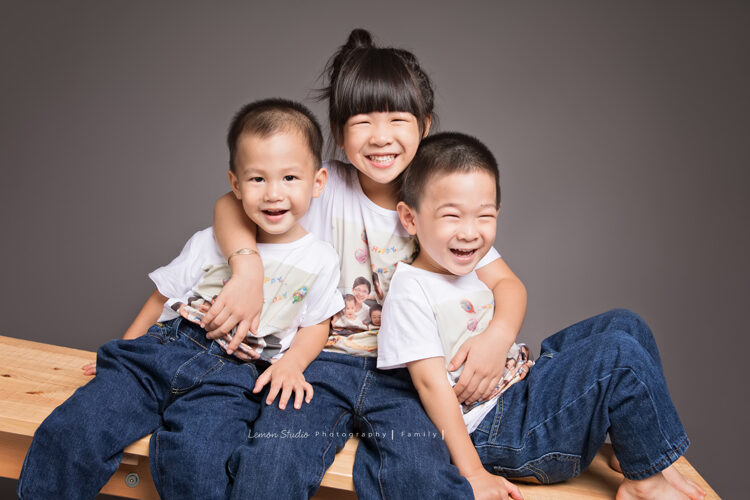 幸渝媽麻一家來拍兒童攝影，這張姐弟三人美好的合照！