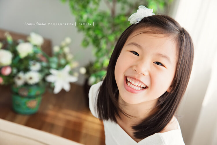 姮瑜＆宥緁一家來拍家庭寫真，很可愛的妹妹特寫！