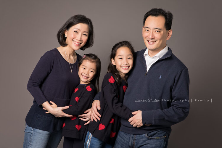 Paul及姊姊 Carolyn兩家人帶著爸爸媽媽從香港來台灣度假及拍照，這張是Carolyn姊姊一家的全家福！