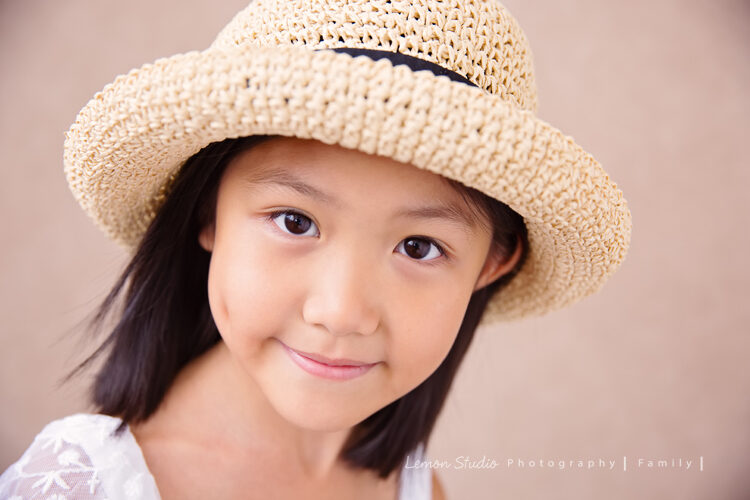 夏安＆柔安一家來拍兒童攝影，這張是夏安戴帽子的特寫！
