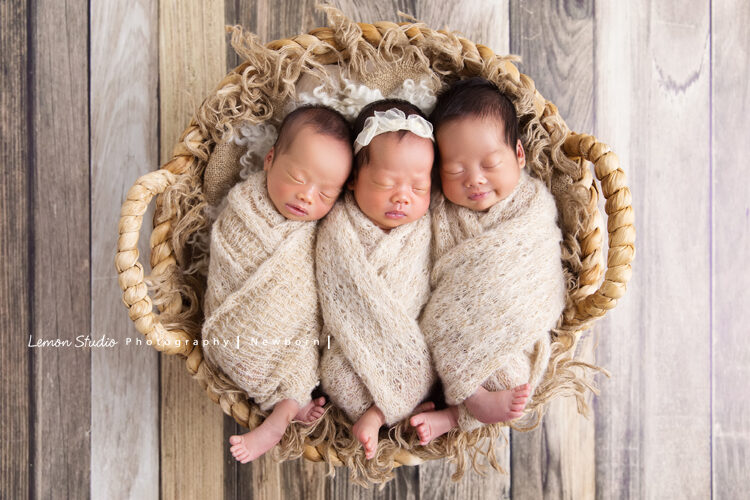 琬珊媽麻的三胞胎來拍新生兒攝影，這張三胞胎一起包起來睡，不知道大家是不是都做一樣的夢？