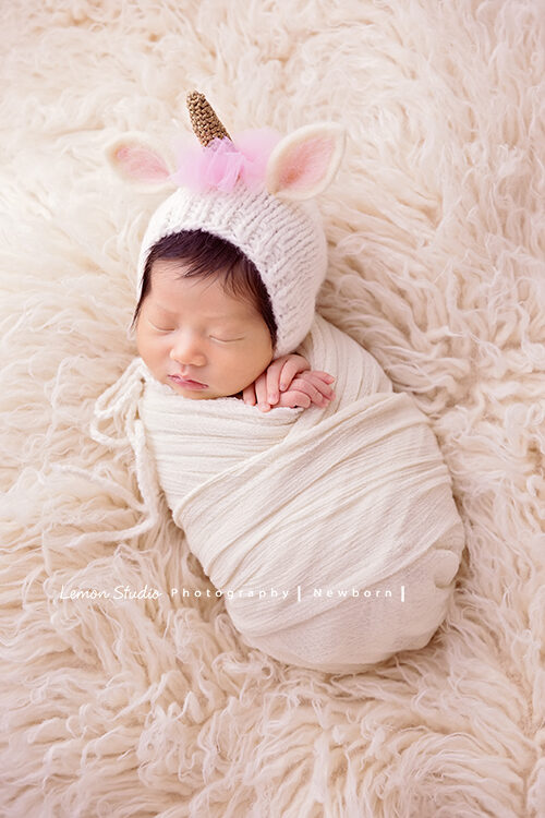 小林＆郭郭一家來拍新生兒寫真照，這張是小鹿寶寶的可愛獨照