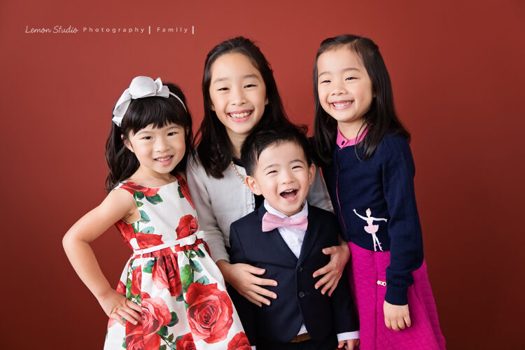 Paul及姊姊 Carolyn兩家人帶著爸爸媽媽從香港來台灣度假及拍照，這張是Isabel、Katherine、Vesper、Xander四個孫子的合照！