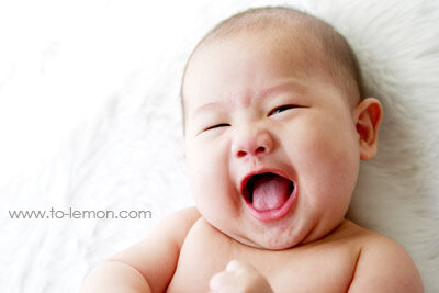 強哥一家來拍照，這張是強哥超可愛的寶寶寫真！