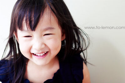 三歲的昀昀來拍照，這張是昀昀超美的個人照！