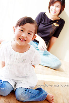 三歲的昀昀來拍照，這張是昀昀很有氣質的個人照