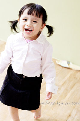 姮語媽媽爸爸拍照當天帶著姮語從南投搭高鐵上來拍照，這張是姮語可愛的獨照！