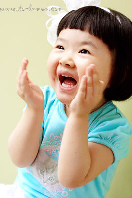 玟琁的媽媽帶她從台中上來拍照，這張是很有戲的玟琁的獨照！