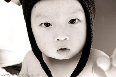 楷宸和爸拔媽麻來拍照，這張是楷宸很專注超可愛的表情紀錄！