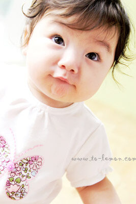 八個月大的Isabelle來拍照，這張是Isabelle逗趣的獨照！