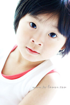 這天我們來到Isa的家中拍照，這張是Isa的特寫