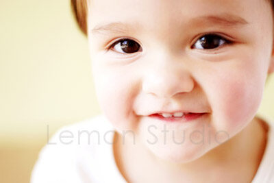 混血兒Mia和媽麻一起來拍照，這張是Mia的特寫！