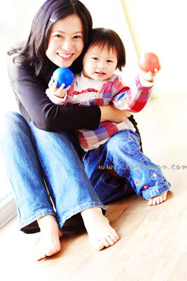 可愛的海柔跟爸拔媽麻一起來拍照,這張是媽麻和海柔的合照!