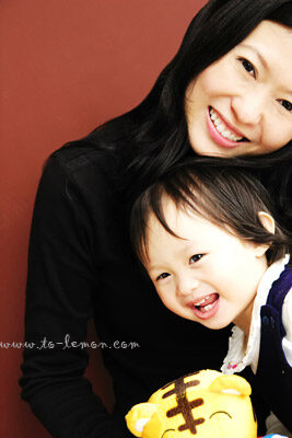 可愛的海柔跟爸拔媽麻一起來拍照,這張是美麗的媽麻及海柔!