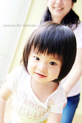 可愛的小苡和爸拔媽麻一起來拍照，這張是溫柔又古錐的小苡的個人照！