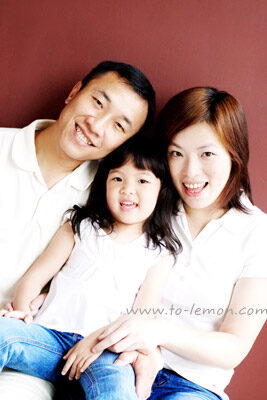 落落大方的莉婷和爸拔媽麻一起來拍照，這張是莉婷和爸拔媽麻的合照！！