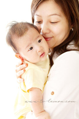 四個月大的禾芸來拍照,這張是美麗的媽麻和禾芸的合照!