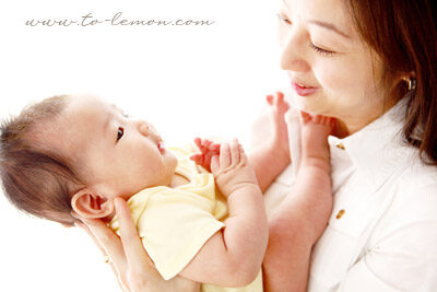 四個月大的禾芸來拍照,這張是美麗的媽麻和禾芸的互動!