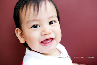 振為和爸拔媽麻一起來拍寶寶攝影，這張是振為超可愛的寶寶個人寫真，振為的眼睛好明亮啊！