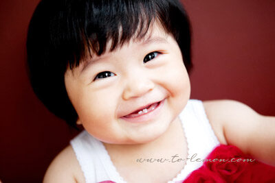 可愛的Yoyo和爸拔媽麻一起來拍照，這張是Yoyo的特寫，超Q的！