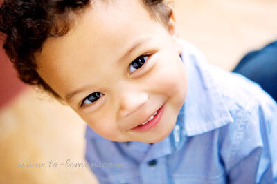 Anthony和爸拔媽麻從紐約回台灣的空檔來拍照，這張是Anthony的特寫，笑得有點靦腆的Anthony!