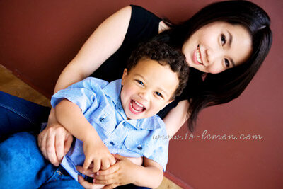 Anthony和爸拔媽麻從紐約回台灣的空檔來拍照，這張是媽麻和Anthony，兩人都好開心的樣子！