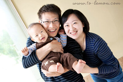 宥廷和爸拔媽麻一起來拍照,這張是宥廷和爸拔媽麻一家三口美麗的全家福!