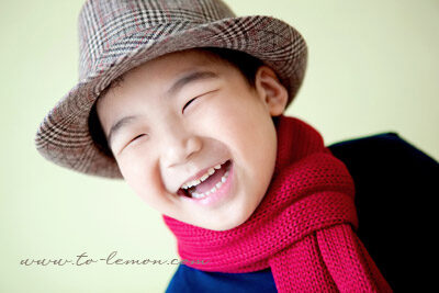 Jeremy & Jasper & Joshua三兄弟和爸拔媽麻一起來拍照，這張是大哥Jeremy的個人照，Jeremy笑得好開心啊！