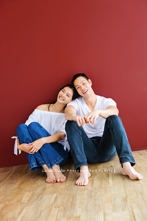 林嘉綺Patina Lin一家來拍家庭寫真，這張是林嘉綺和先生很自然的合照！