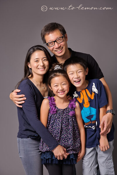 得若&言若第二次從美國回台灣來拍照，這是一家四口的合照！