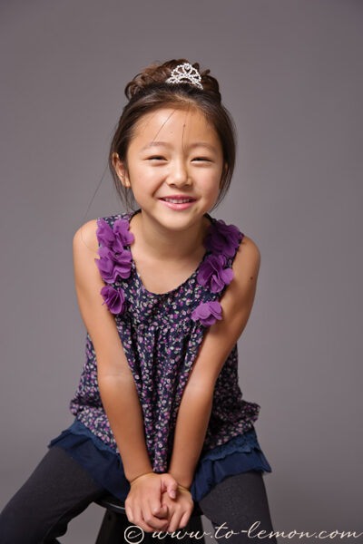 得若&言若第二次從美國回台灣來拍照，這張妹妹戴上小皇冠很可愛的個人照！