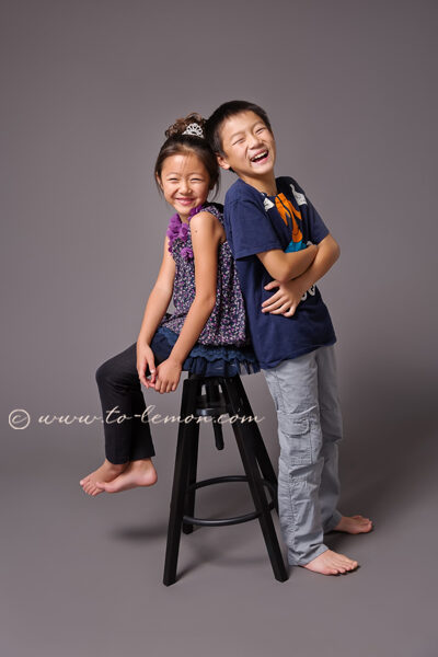 若&言若第二次從美國回台灣來拍照，這張是兄妹兩人的合照！