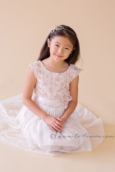 若&言若第二次從美國回台灣來拍照，這張是妹妹很優雅的獨照！