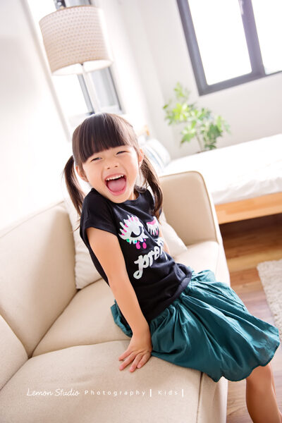 Ashely & Brian來拍兒童攝影，這張是 Ashely笑得超開心的個人寫真！好美的一張相片！攝影師黎爸捕捉到這美好的一剎那！