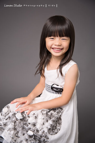 Ashely & Brian來拍兒童攝影，這張是Ashely換上小洋裝的個人寫真！