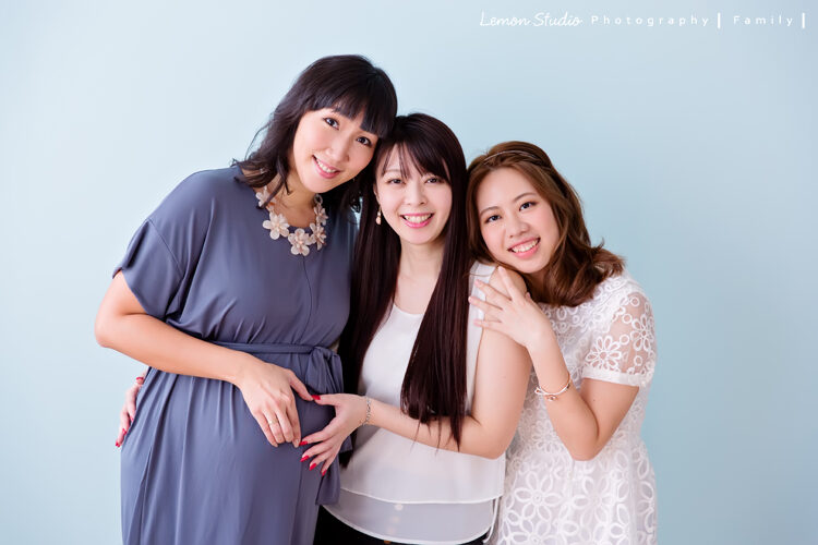 Micaiah & Eden來拍家庭攝影,這張是媽麻和親友合照!