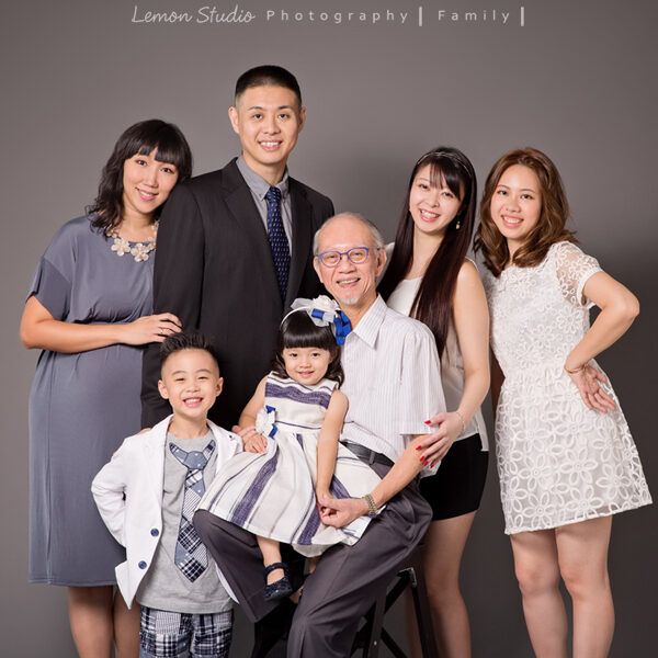 Micaiah & Eden來拍家庭攝影,這張是Micaiah一家和親友的合照!