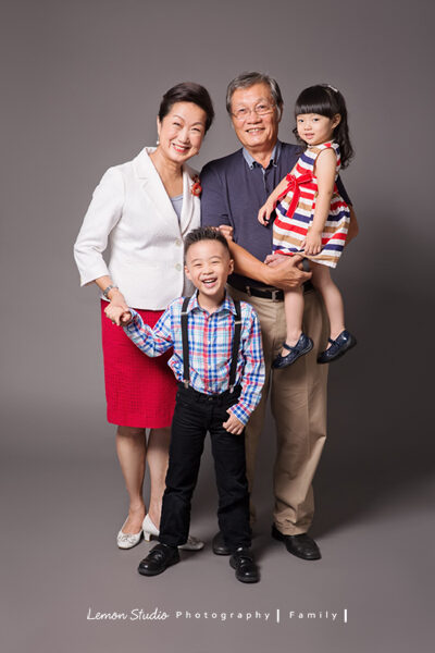 Micaiah & Eden來拍家庭攝影,這張是Micaiah&Eden和外公外婆的合照
