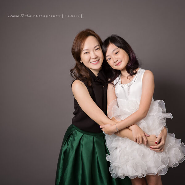 薇恩一家來拍家庭寫真，這張是薇恩和漂亮的媽麻的合照！