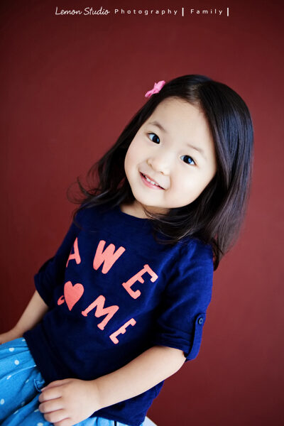 野村師傅一家來拍家庭攝影,這是姊姊的個人寫真,姊姊既乖巧又可愛!