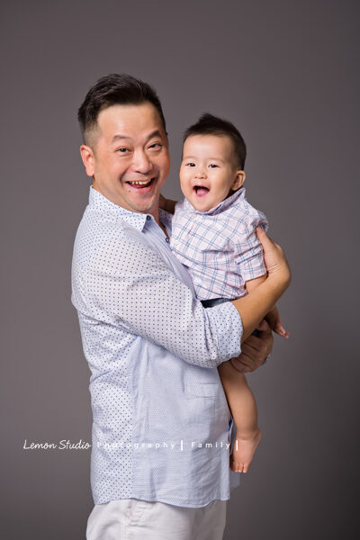 宸宇來拍寶寶寫真,這張是宸宇和爸拔的合照!