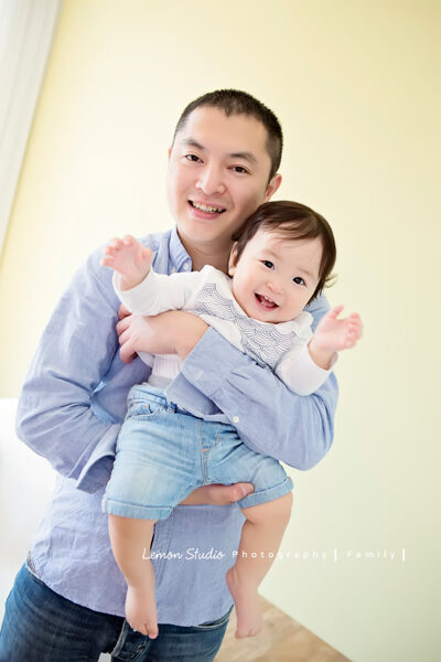野村師傅一家來拍家庭攝影,這是爸拔和二哥的合照!