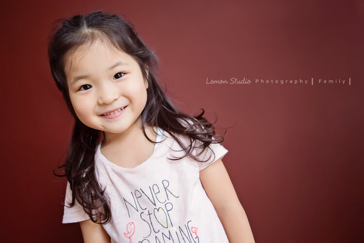 野村師傅一家來拍家庭攝影,這張是姊姊的個人照!