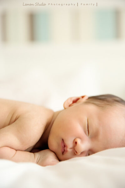 野村師傅一家來拍新生兒攝影,這張是趴睡中的寶貝