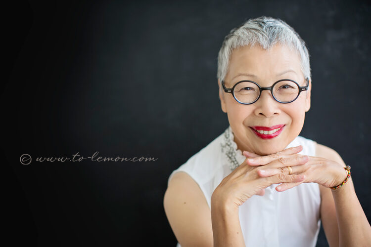 庭蓁一家＆莊淑旂博士來拍形象照，這張是莊淑旂博士的形象照，好美啊！