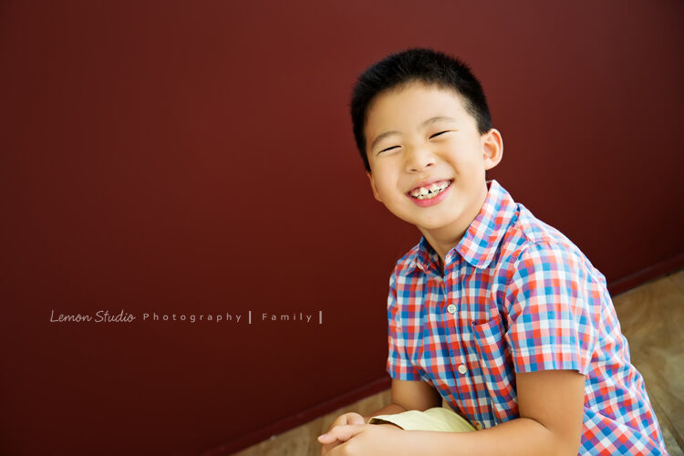 庭蓁一家＆莊淑旂博士兩年多以前來拍家庭攝影，這張是Mihon的個人寫真！