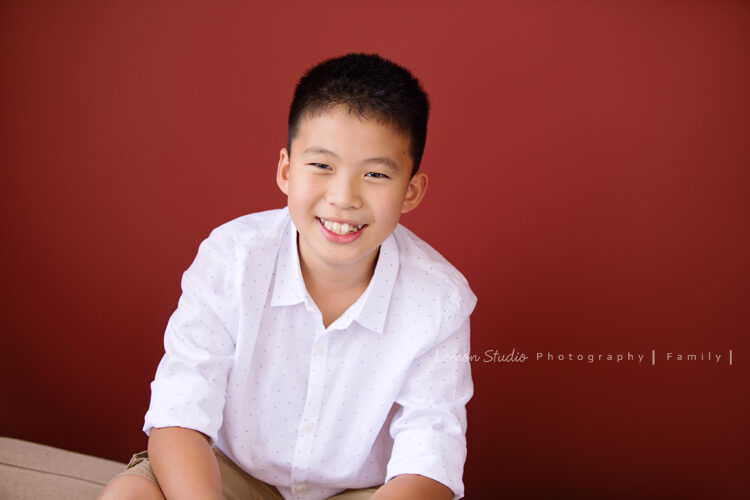 庭蓁一家＆莊淑旂博士今年來拍家庭攝影，這張是Mihon的個人寫真照，Mihon長大好多，沈穩自信的Mihon!