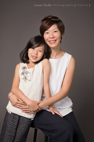 庭蓁一家＆莊淑旂博士今年來拍家庭攝影，這張是阿姨和Ingrid的合照！