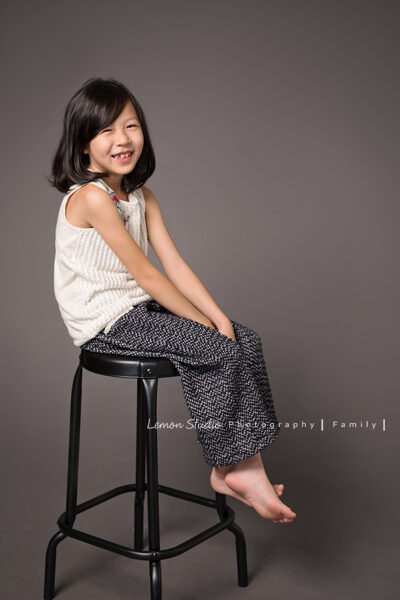 庭蓁一家＆莊淑旂博士今年來拍家庭攝影，這張是Ingrid有點靦腆又可愛的個人寫真照！